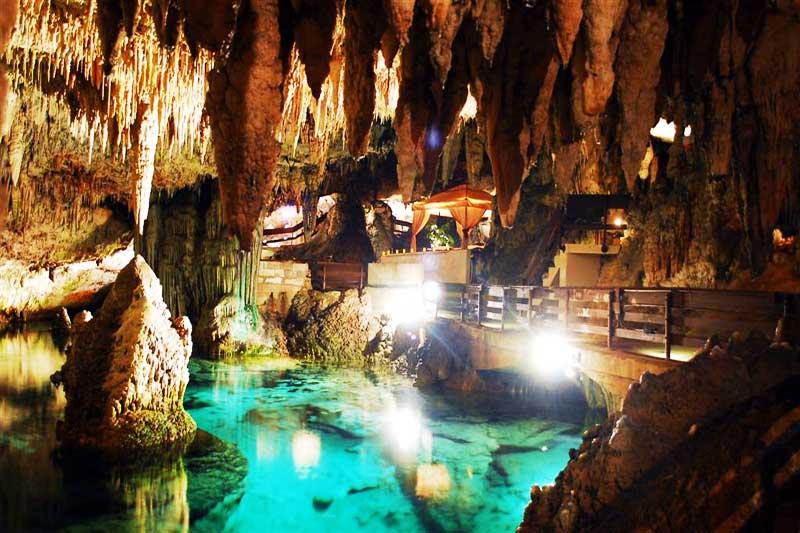 Green Grotto Caves Jamaica - underground lake with stalactites and turquoise water