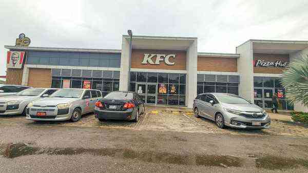 KFC Drax Hall · 5 min desde la villa - 50th anniversary restaurant exterior Pizza Hut